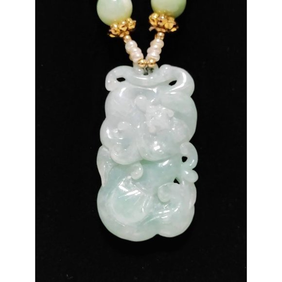 Vintage Jadeite and Pearl Beaded Strand Carved Gold Plated Necklace and Pendant - Picture 6 of 13